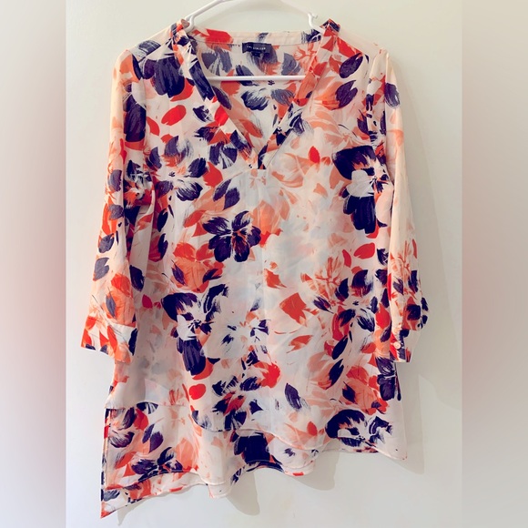 The Limited 👀 🌺🌺🌺🌞🧡🤍💙 - Picture 1 of 2